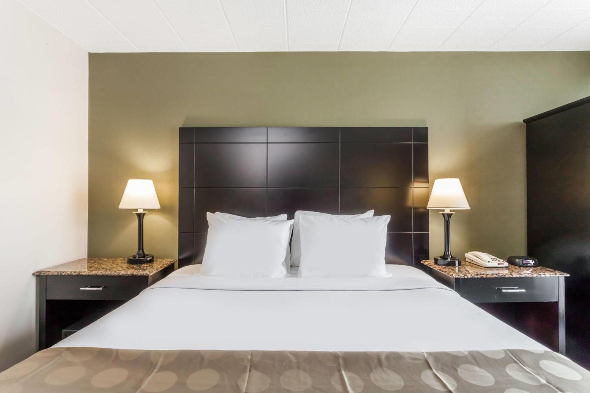 Ramada By Wyndham Newburgh/West Point Hotel Eksteriør billede